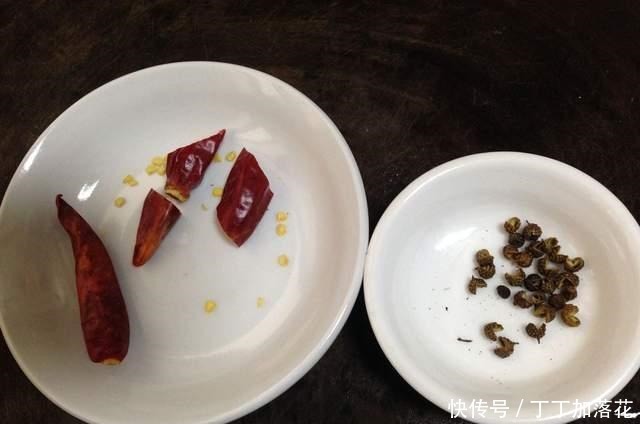 简单|素菜也能变得很好吃,不信试试“麻辣手撕包菜”,简单易学