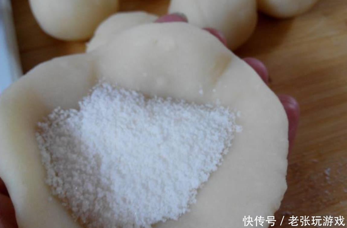 做炸糖糕,掌握2个技巧,不开裂不漏糖,外酥里软,个个空心
