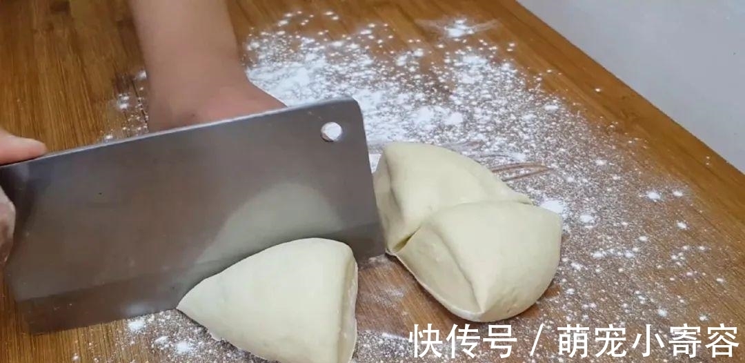 麻花|面粉别炸油条了，撒2把芝麻，外皮焦脆又香甜，比油条麻花好吃