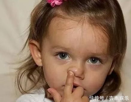 逃不过|从小“挖鼻孔”的孩子,长大会怎么样医生直言逃不过两种结局