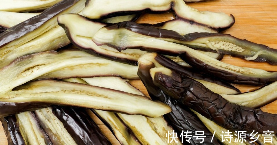 烧茄子|茄子吸油厉害,教您3个小技巧,茄子鲜嫩还不吸油,低脂好吃不腻!