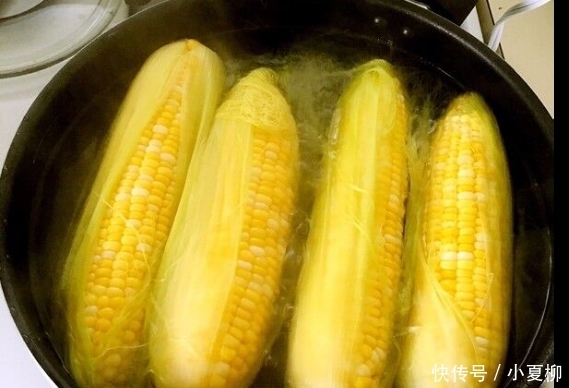 多汁|做水煮玉米,不要直接下锅!多加这一步,玉米鲜嫩多汁更香甜