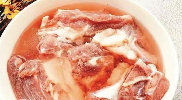 血水|炖骨头汤，别直接加水炖，记得多加这3步，防止钙流失
