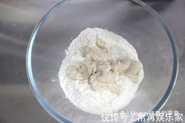 倍儿香的苏式鲜肉月饼，大口吃肉真过瘾，简单几步让酥皮轻薄如雪