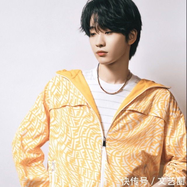 九漏鱼|爱豆文化水平堪忧!连淮伟官晒手绘卡片写错了“帐篷”,网友喊话其重新上学