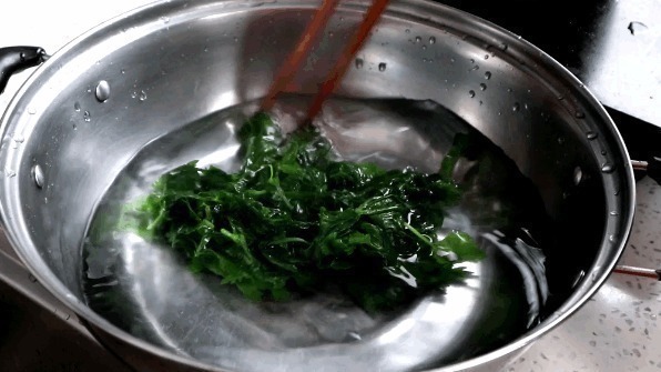 芹菜梗|天冷了,这蔬菜该多吃,浑身是宝,叶子不少人当垃圾扔了,太可惜