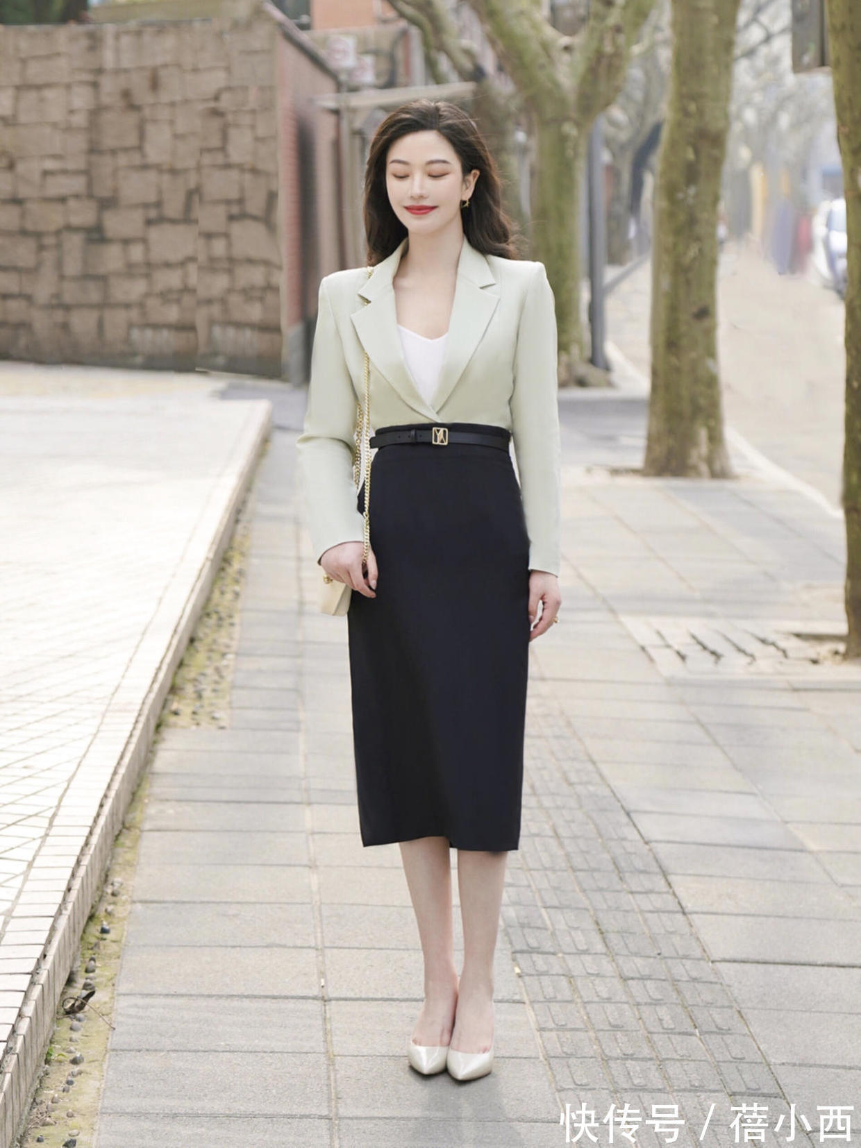 穿搭 优雅女人的穿搭法宝,半身裙搭配你get了吗?轻松塑造高级感