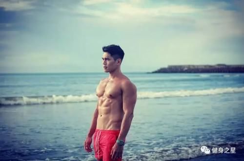 慕不慕|185cm肌肉教练“浴室照”爆火,倒三角身材公狗腰也太撩了吧……