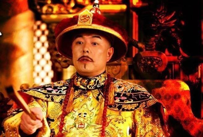 打人者|小巡检暴打奉旨太监,乾隆的操作神了:打人者提拔,被打者发配!