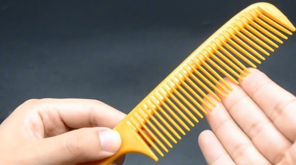 头发|不管有多少存款,家里3种梳子抓紧扔掉,尤其第2种,好多人还在用