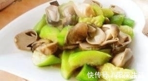 丝瓜|丝瓜的正确做法,鲜香浓郁,做法简单,男女老少都爱吃,真过瘾