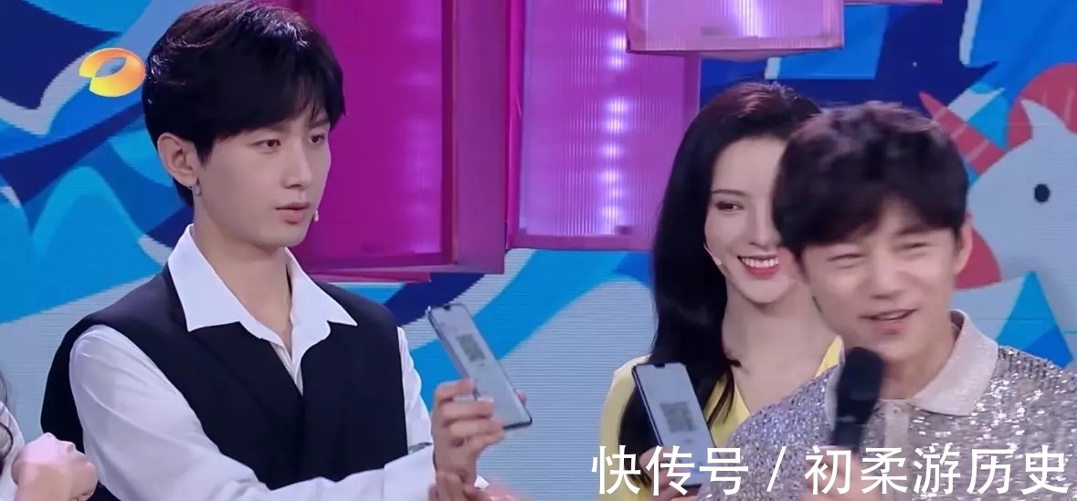 张予曦|成毅录制快本,一本正经展示自己的绿码,何老师:正常,正常的