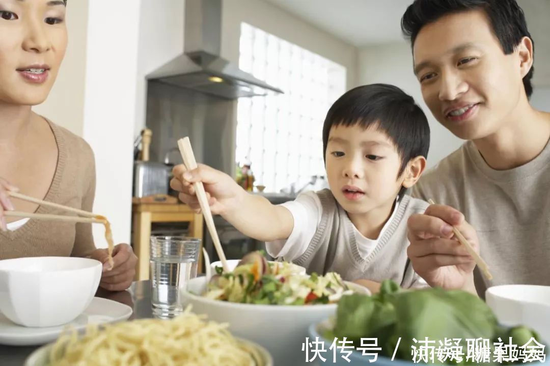 宝妈|两岁宝宝的主食变“大人饭”,儿科医生指出问题,宝妈幡然醒悟