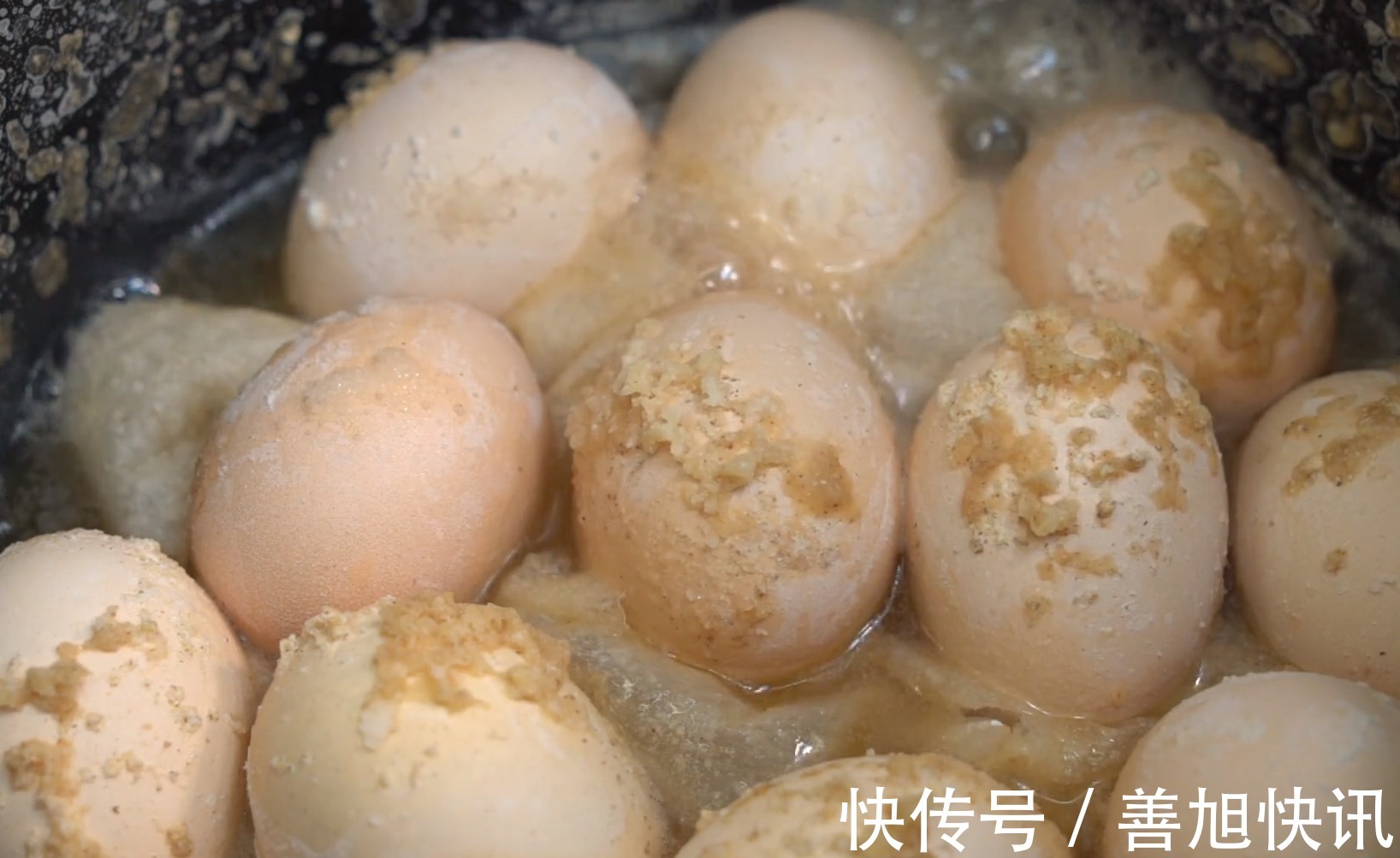 懒人|真正懒人盐焗鸡蛋,一个电饭煲就搞定,咸香入味,比买的还要好吃