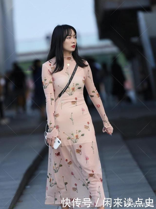 背心 裙子单穿背心太单调试着加长款，叠穿看起来不错