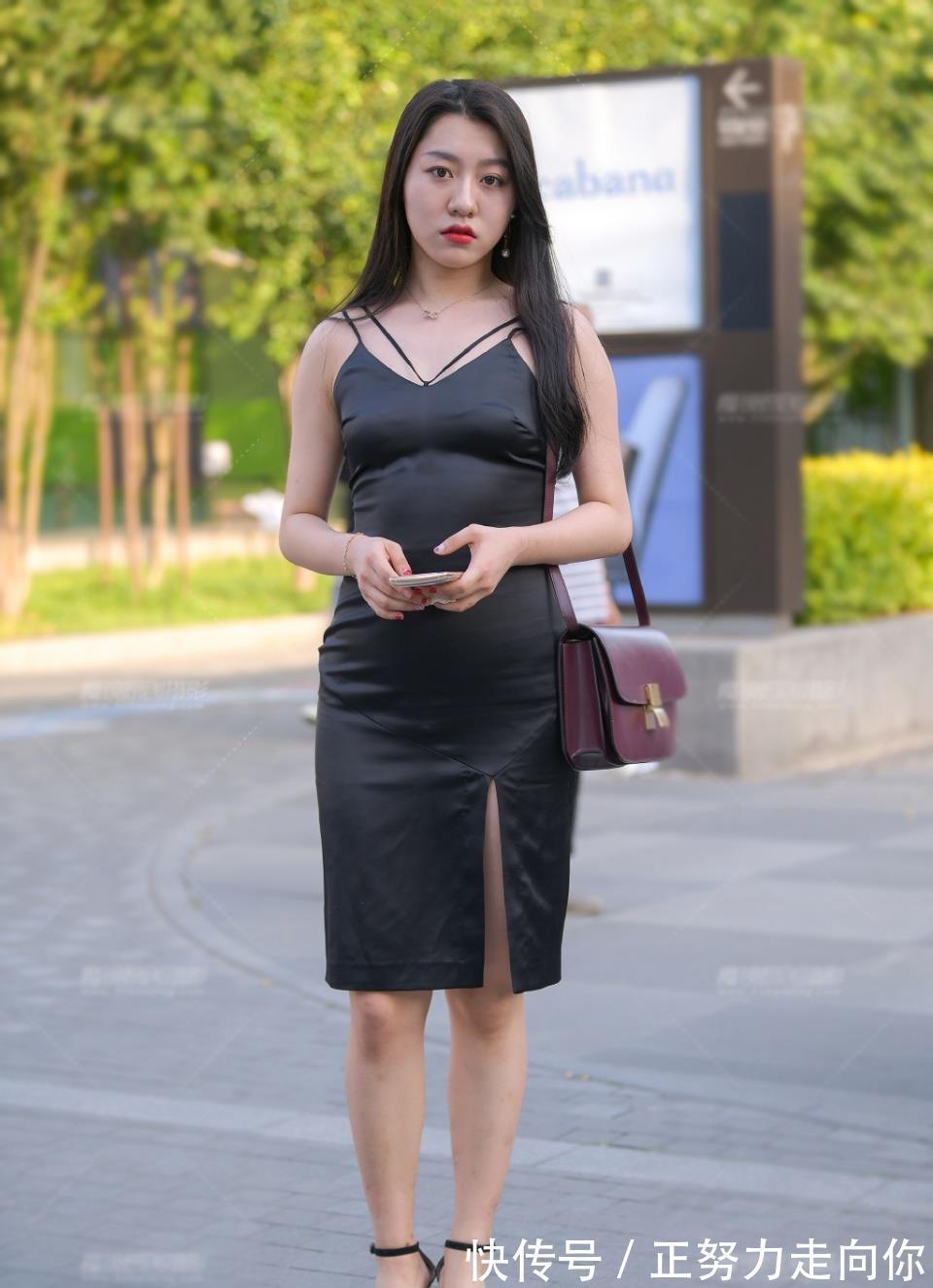 小姐姐|小黑裙,让你低调又优雅,穿出了美的魅力,成熟的气息