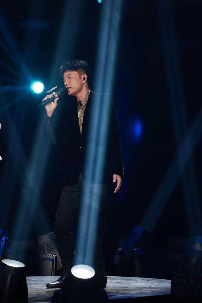 周深|《我們的歌2》李克勤周深驚喜返場 《愛情轉移》再現經典合唱