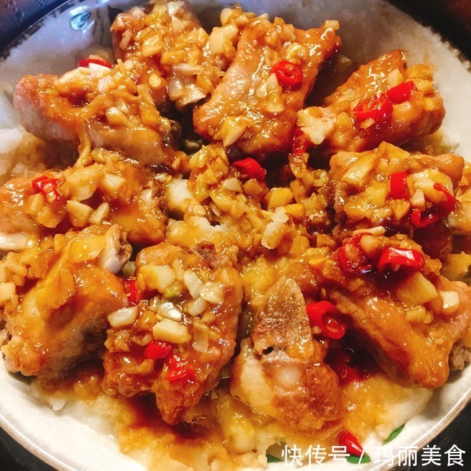 可口|好吃可口的芋头蒸排骨，营养健康，口味浓郁