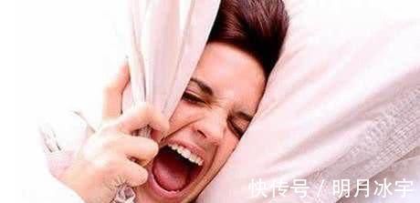 女性|睡前四个坏习惯会加速女性衰老,40岁之后,劝你一个都别忽视