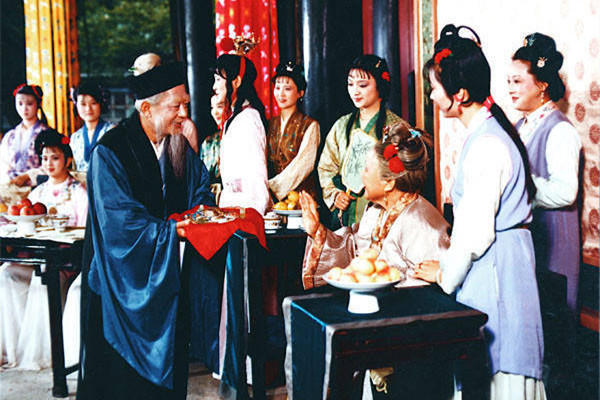 金玉良缘#薛宝钗被叫杨妃为何恼羞成怒?一招金蝉脱壳,把脏水泼到黛玉身上