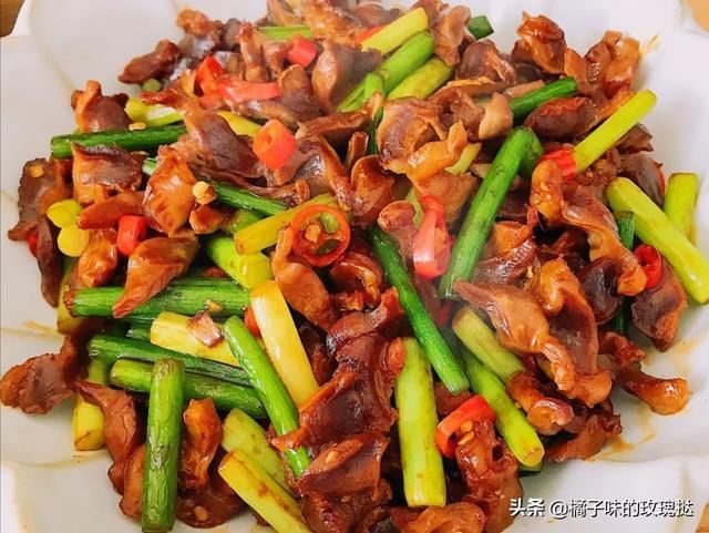 炖鱼头|简单快手下饭菜推荐：辣子鸡丁，豆腐炖鱼头，爆炒鸡胗，特别味美