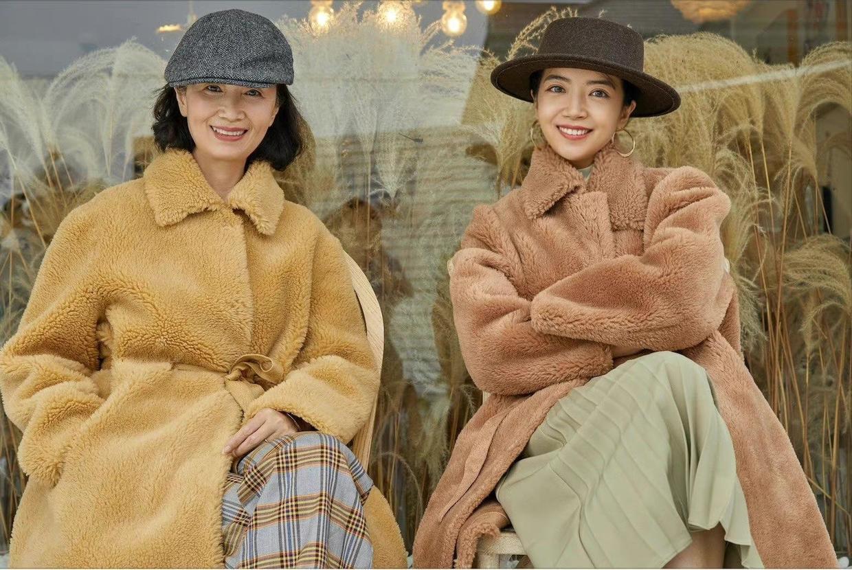 泰迪熊外套|今冬流行的“泰迪熊外套”长这样,和牛仔裤搭配可高级了,超好看