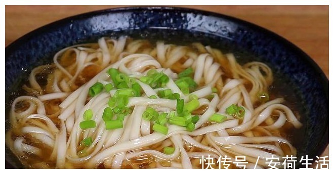 一个勺子|煮面条,最忌水开下锅,牢记这一点,保证面条爽滑又劲道