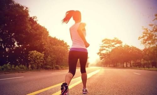 早上睡醒后，嘴里口臭、发苦、发甜、发酸，分别是什么原因？