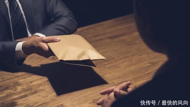 送礼|“716银行劫案”：高考落榜生抢银行，想给大学校长送礼办入学