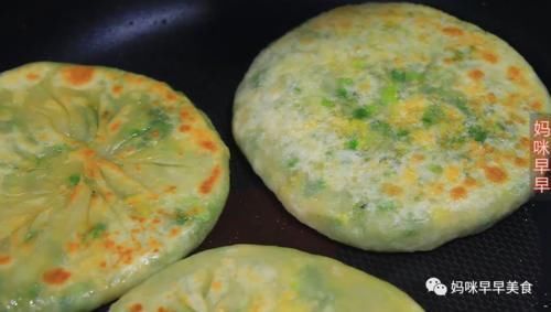 韭菜|这才是韭菜馅饼的正确做法,皮薄如纸,鲜香浓郁,一次8个不够吃