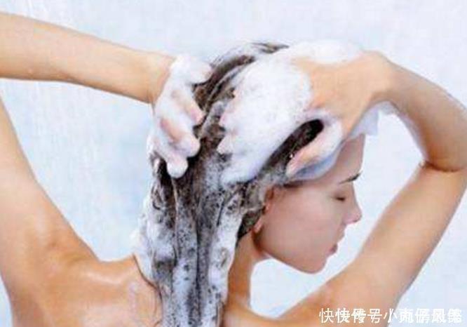 三伏天洗澡|三伏天洗澡,尽量避开三个时间段别不当回事,当心湿气不请自来
