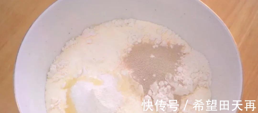 没有厨师机,没有高筋面粉,如何做出松软的面包!