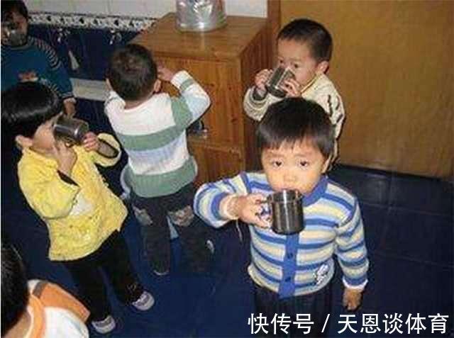 尿裤子|“妈,我可以喝水吗”幼儿园放学后孩子不断哀求,真相让妈妈落泪