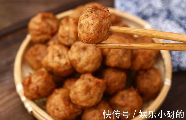 炸藕丸子,记住两个窍门,炸好后又香又酥,直接吃或者炖菜都不错