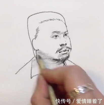 老师要求画“人物像”，本要给0分，“微调”后，老师却给了满分