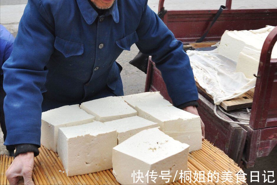 天冷了，想吃豆腐不用买，一碗黄豆一杯醋，教你在家低成本自制