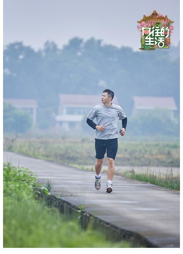 《向往的生活》第五季打水仗笑声不断 三兄妹感情日深