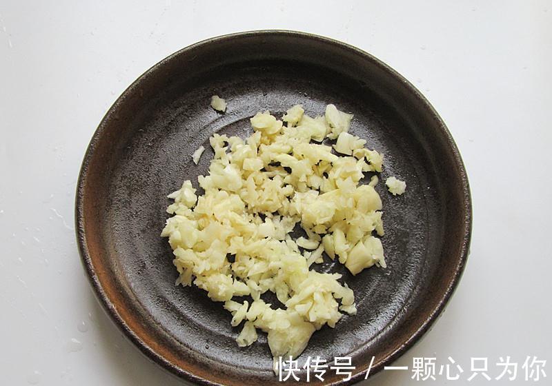 朴实无华的一道凉菜!凉拌面皮!这个味才够爽