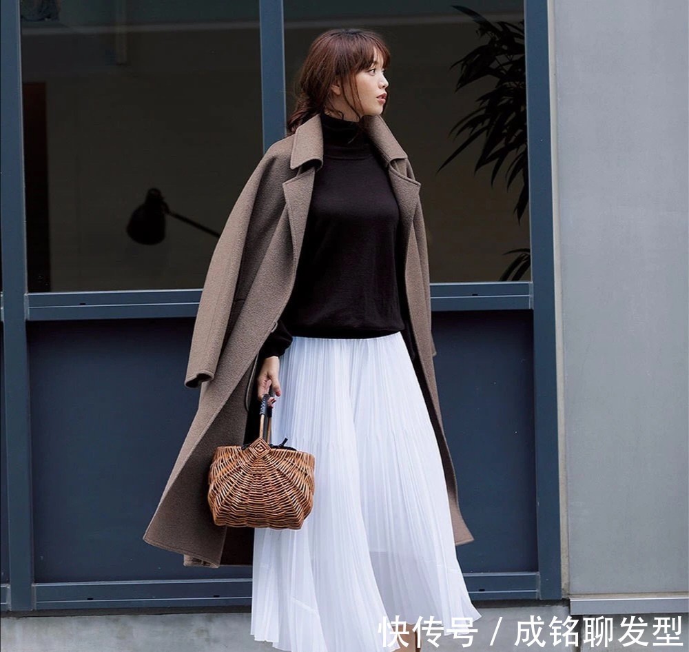 冬季|四十岁的女人秋冬季大衣怎么搭?认准这四组搭配公式,优雅又高级