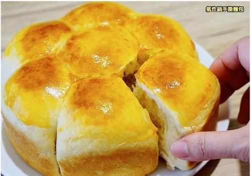  早餐手撕面包的做法，不用加水，不用烤箱，出锅香甜柔软还拉丝