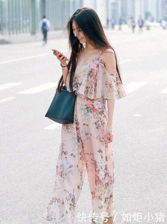 路人街拍,身姿摇曳的打底裤美女,散发出女神气场!