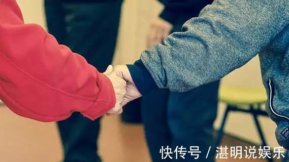 爸爸|本想逗孩子开心,却演变成悲剧做了这些游戏,家长追悔莫及