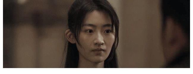 难道只有我一个人觉得董明珠的秘书长得像咬桌子的徐英子吗？