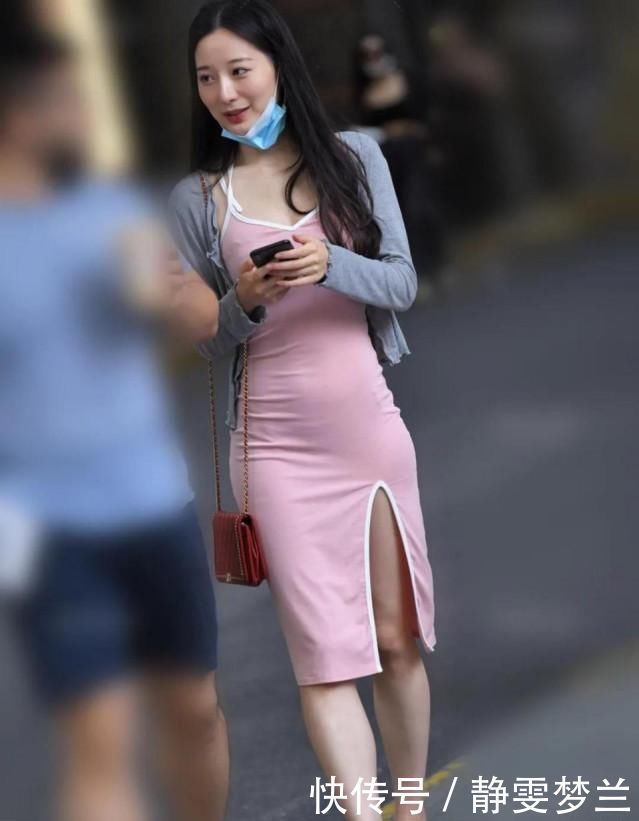 一条“普通的”粉色吊带裙,却“遮不住”你的美丽