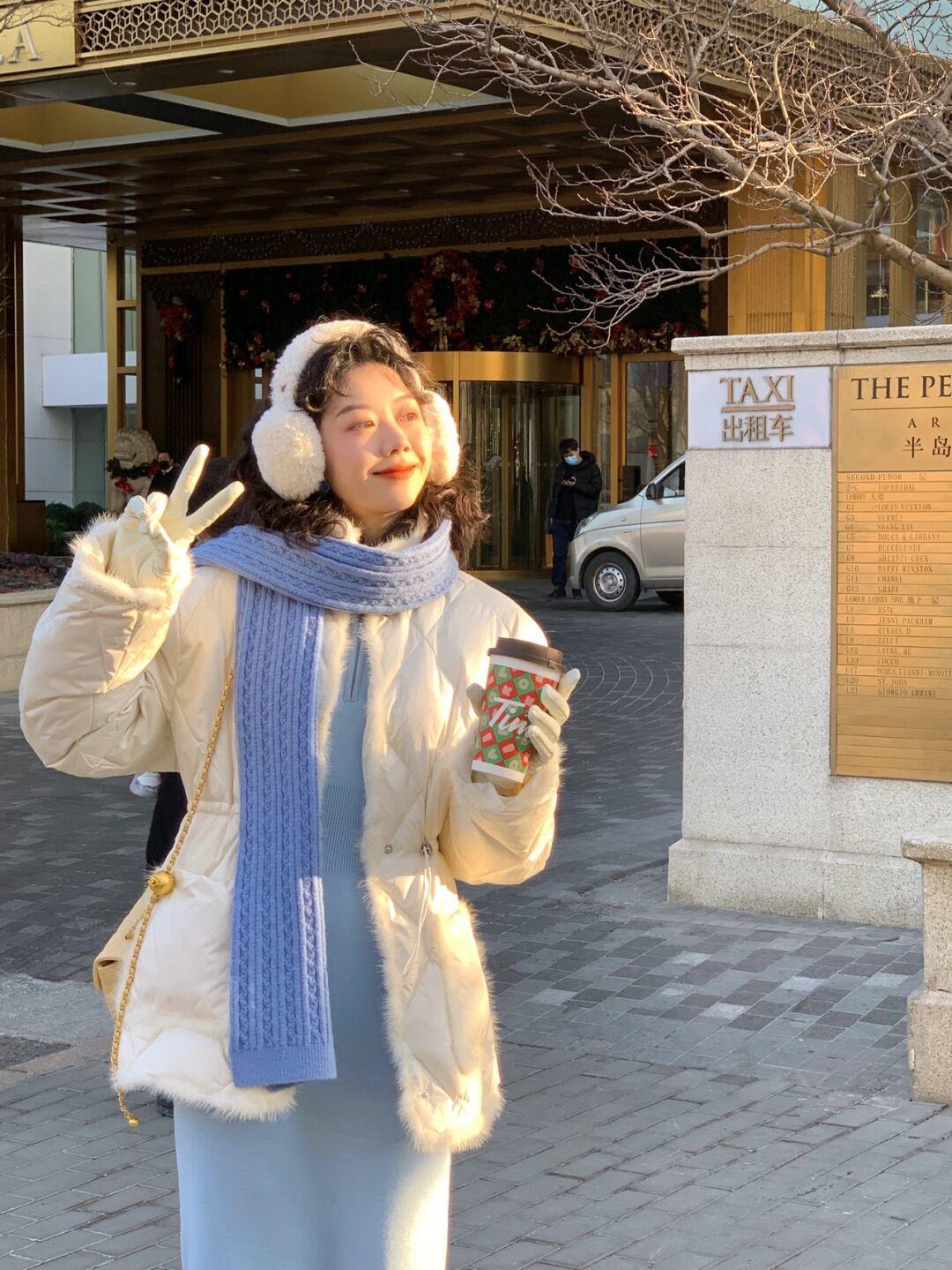 颜色|女人会穿才会更美,达人都喜欢这4款实用羽绒服,值得借鉴