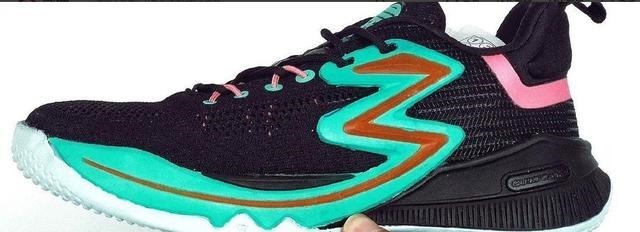 碳板跑鞋 新鞋谍照看个够!安踏又出新科技,匹克碳板跑鞋终于变帅了!