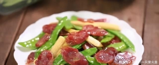 炒荷兰豆时,切记不要直接下锅炒!教你一招,翠绿爽口又入味