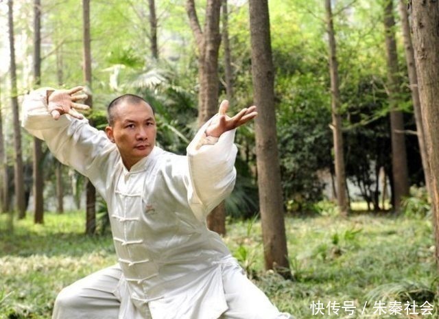 弹弓|妻子退出江湖遭追杀，让老公快走，岂料老公才是隐藏最深的高手！