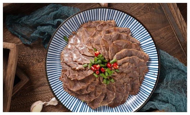 教你家庭秘制酱牛肉配方,学会这做法,酱香十足,口感紧实超入味