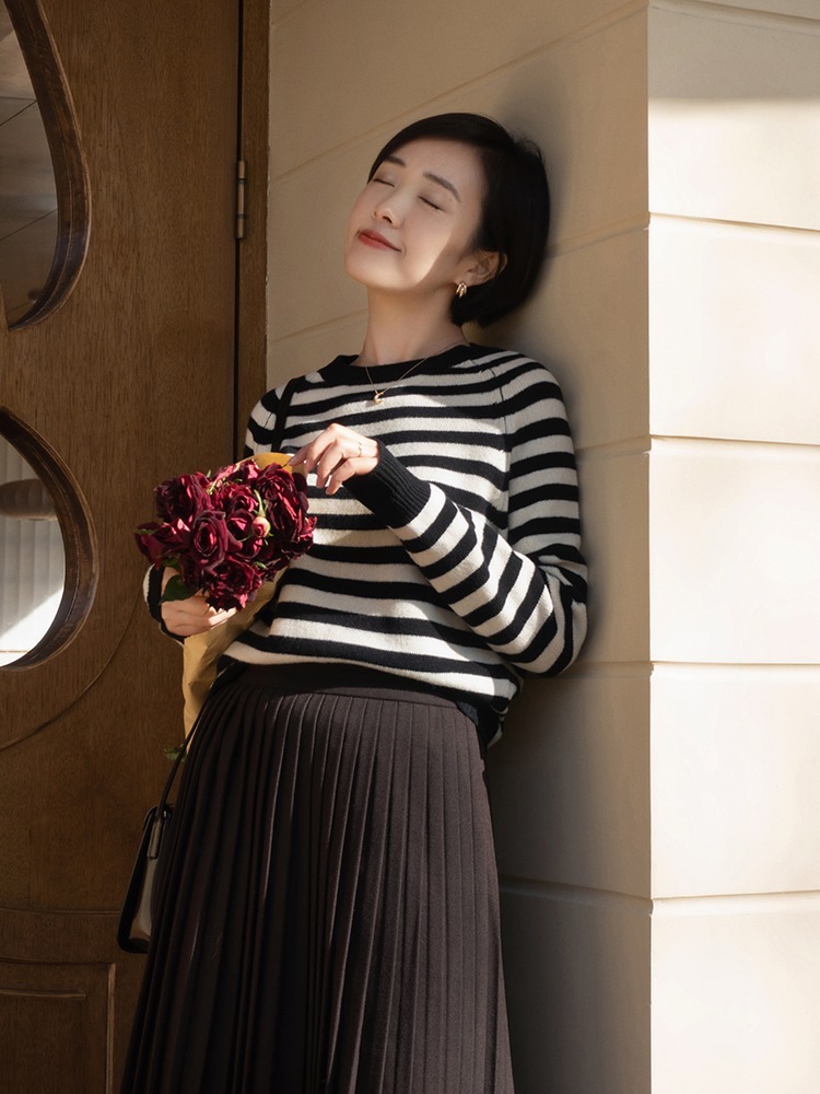 搭配 “针织衫”怎么穿才高级又时髦?看看这些搭配造型,温柔又百搭